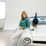 پرتره سینمایی با خودرو کلاسیک A single...