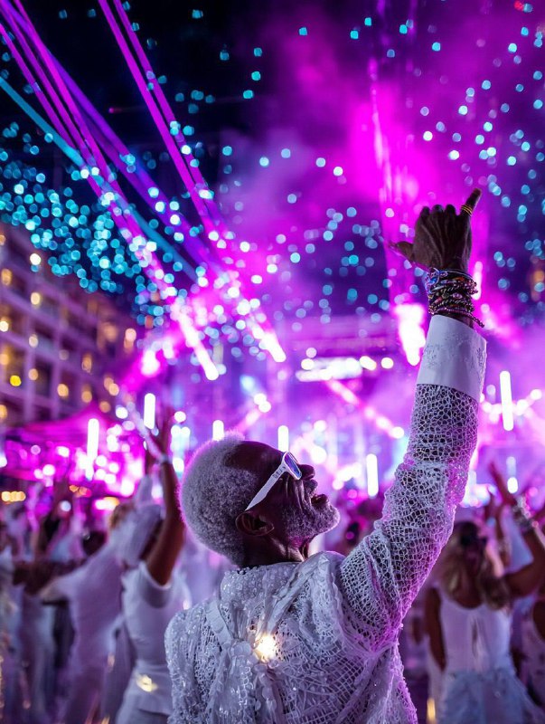 DnpkL46C8zwxeGg6oUCugjlW2CUyzY2qm2e6Mn-DOFAaAFped5PUWGAhydYL810QjnZPPOe7n-3zHsF_Tkn9kPdNzFch89g48cMg.jpeg PromptA secret open air night party under... - تصویر 1