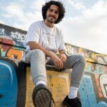 زاویه پویا بر دیوار A single subject...