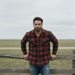 ​مرد در محیط روستایی با حال و...