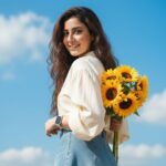 خورشیدِ لطیفِ لبخندِ تابستانی Use the uploaded...