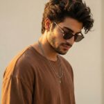 پرامپت دختر / پسر  / پسر پرتره رویایی واقع‌گرایانه کهربایی Ultra realistic...