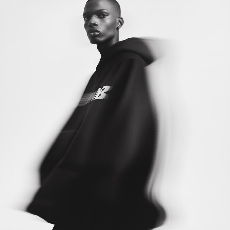 XK4T3D7Tl4hzUHsZtMh2y2uFMLgcbFQefWPJCJaP1zpCo9AmArdBwoJXZKeZ-AK60I-0xO8D6vKEZnkFLHnHCE0ZKzk5ikWbFZxk.jpeg High-resolution full body editorial fashion black and white photography, abstrac...