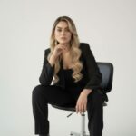 وقار مینیمال در استودیو A single subject...