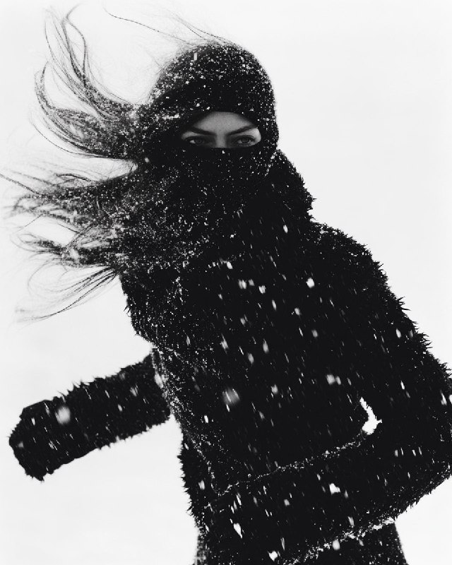 c7IcqN789DZKjaSYVOALi-wNEWFK2nTQna_Ef4RqAMc97LAIDxyyYXApHqa-lAC90vjmkG6hqtSZsw4VmZL689Mm8JpZl6CaNQYV.jpeg full body shot, analogue black and white flash photography by Freja Beha Erichse...