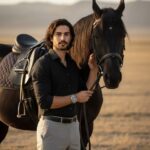 نزدیکی آرام کنار اسب باشکوه A single...