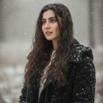 پرامپت دختر / پسر  / پسر  Ultra realistic cinematic winter portrait...