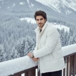 زمستانِ آرامِ تراسِ سپید Use the uploaded...