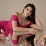 انعکاس زیبایی در نور گرم A hyper...