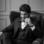 سنگینی کلاسیک در نور سیاه‌وسفید A cinematic...