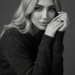 پرامپت دختر / پسر  / پسر  8K ultra realistic black and...