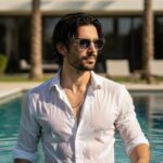 پرتره ای سینمایی و لوکس در استخر...