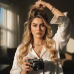 نوری نرم بر چهره‌ی واقعیUltra realistic 8K...