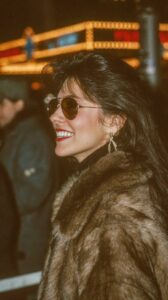 Prompt:[Full body shot] beautiful 1980s rich woman walks in bontjas through time...