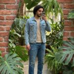 پرامپت دختر Ultra-realistic full-body mirror-selfie portrait of a young adult fe...