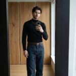 پرامپت دختر Ultra realistic HD editorial-style mirror selfie with unchanged face...