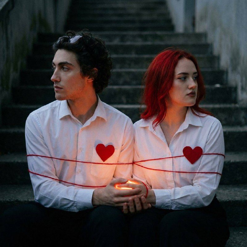 Художественная концептуальная фотография с символическим смыслом. Молодая...