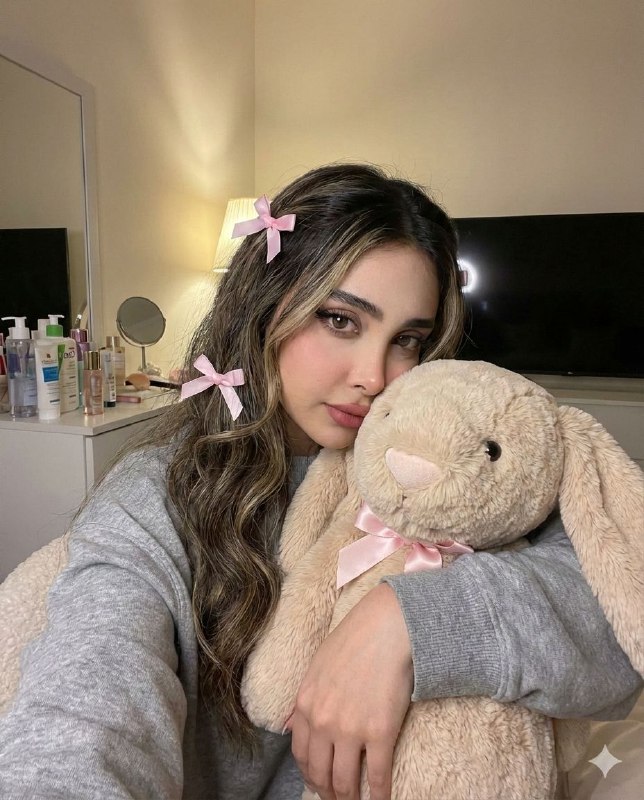 چهره ی عکس رفرنس، بدون کوچک ترین...