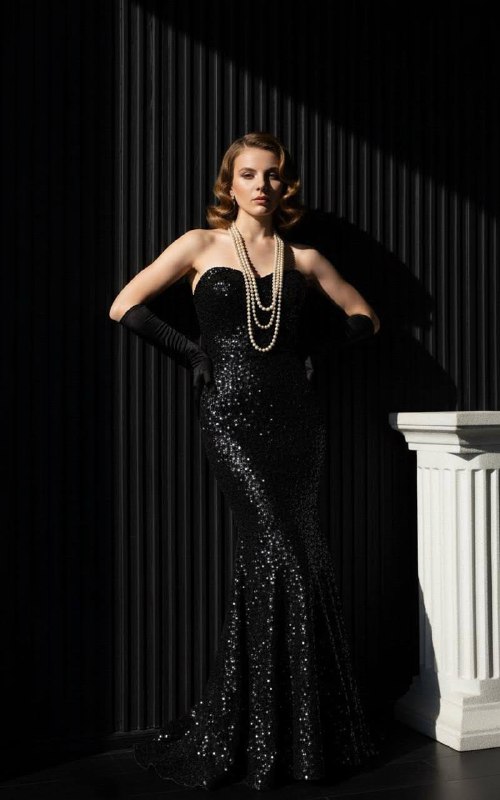 Элегантная студийная фотография в стиле гламура 1950...