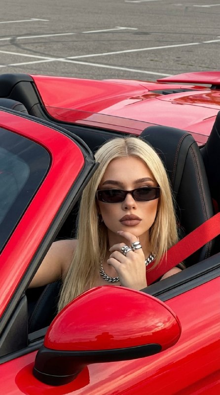 Создаем кадр в красном кабриолетеВажно! Чтобы добиться...