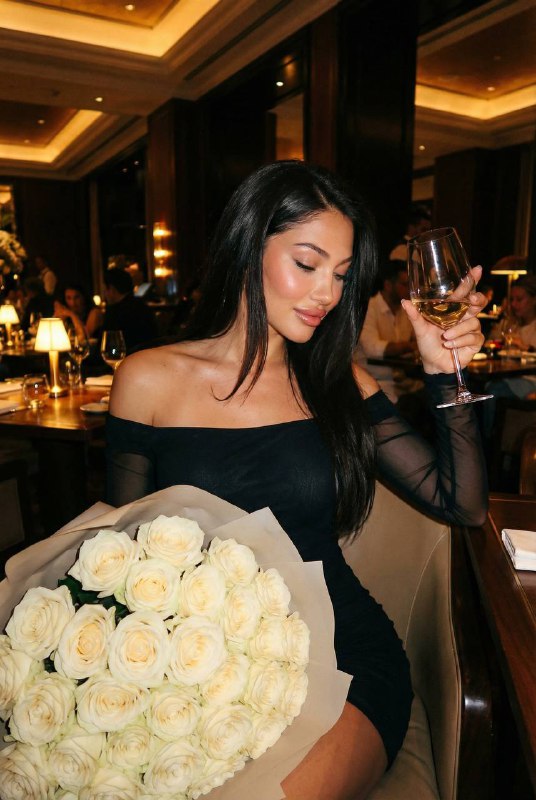 Golden Dinner Меню создать изображение NANO BANANO...