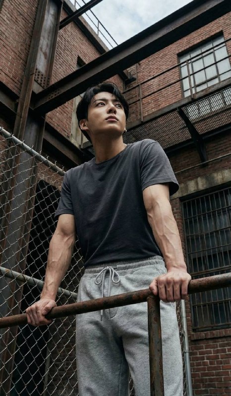 Ракурс и композиция: Нижний ракурс (low angle...