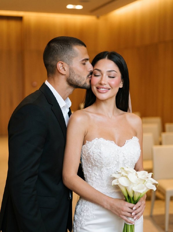 Tender KissМеню создать изображение NANO BANANO PRO...