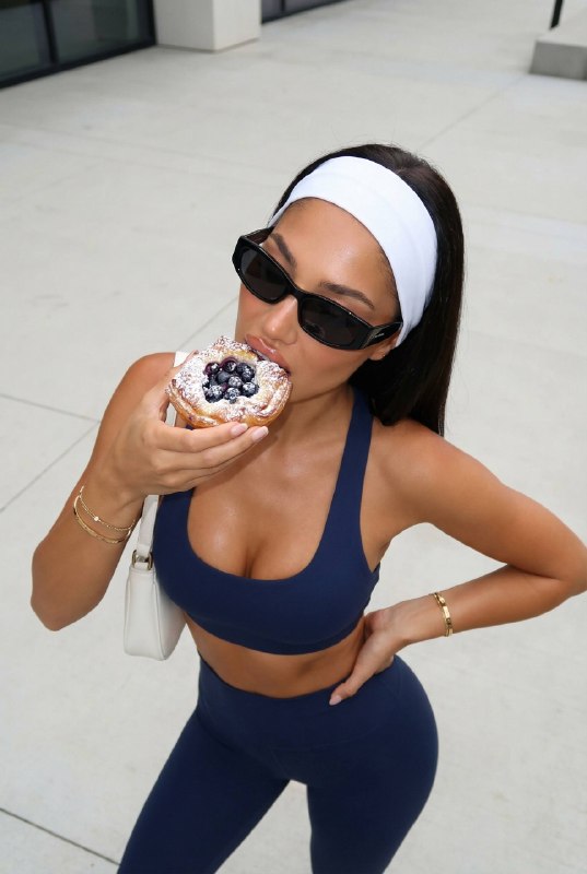 Berry Snack Меню создать изображение NANO BANANO...