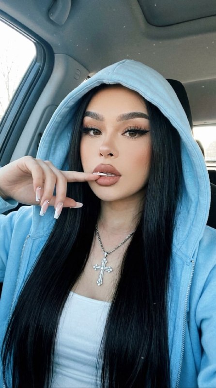 Создаем фото в голубом спортивном костюмеВажно! Чтобы...