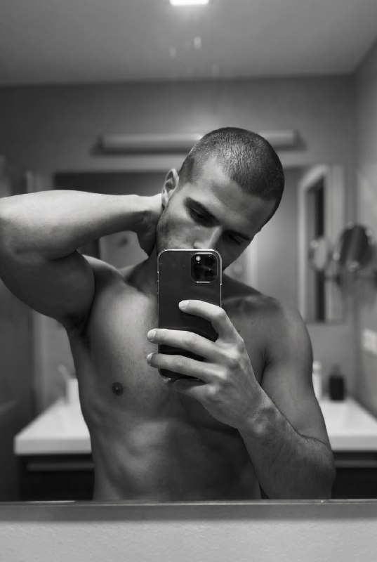 Mirror Selfie Меню создать изображение NANO BANANO...