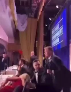 لحظه فرار ترامپ و ونس از محل...