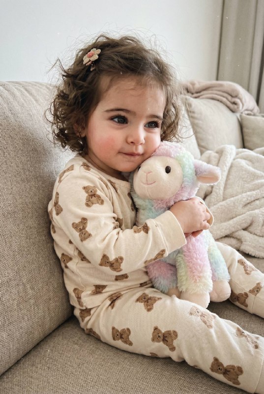 Toddler HugМеню создать изображение NANO BANANO PRO...