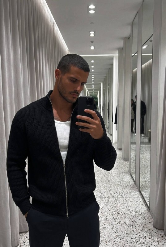 Modern Fitting Selfie Меню создать изображение NANO...