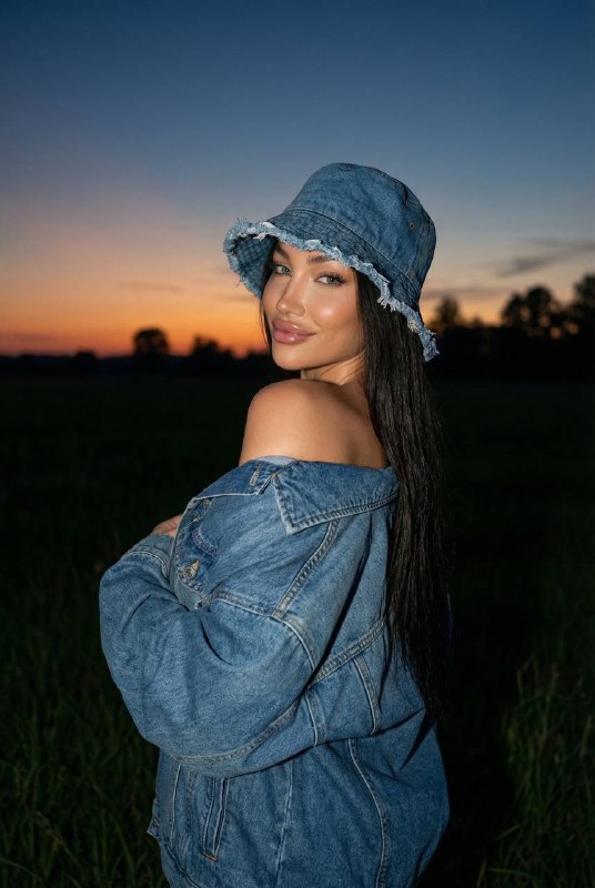 Sunset Denim Меню создать изображение NANO BANANO...