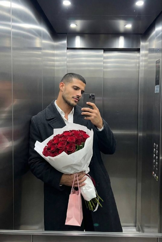 Elevator Roses Меню создать изображение NANO BANANO...