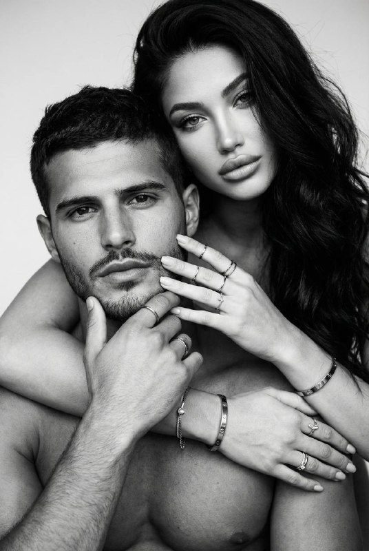 Intimate Portrait Меню создать изображение NANO BANANO...