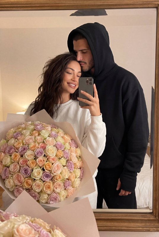 Rose Selfie Меню создать изображение NANO BANANO...