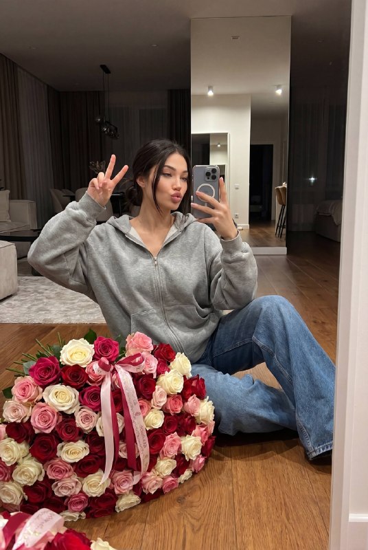 Rose Mirror Меню создать изображение NANO BANANO...