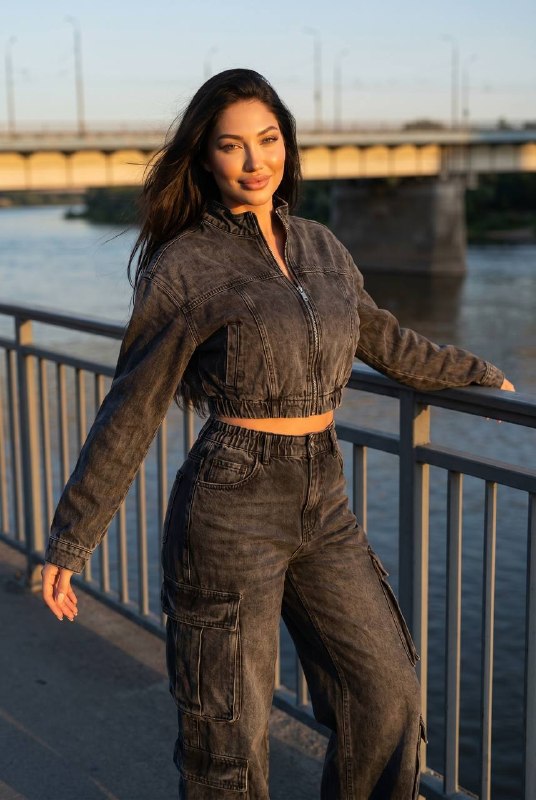 Denim Sunset Меню создать изображение NANO BANANO...