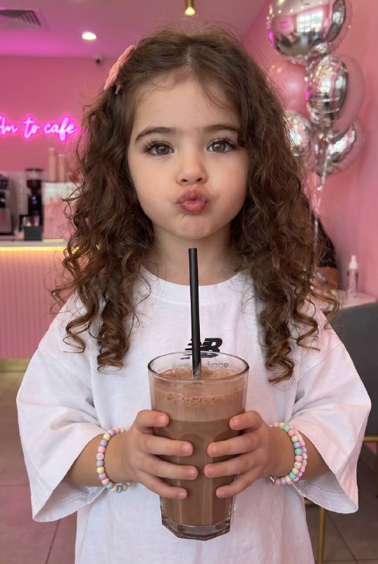 Milkshake Kiss Меню создать изображение NANO BANANO...