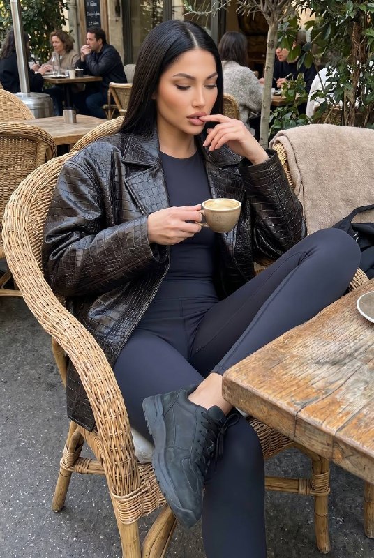 Cafe Muse Меню создать изображение NANO BANANO...